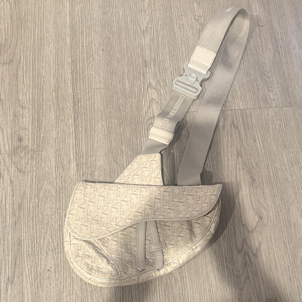 Authentic Dior Cream Men's Bag - Picture 3 of 16